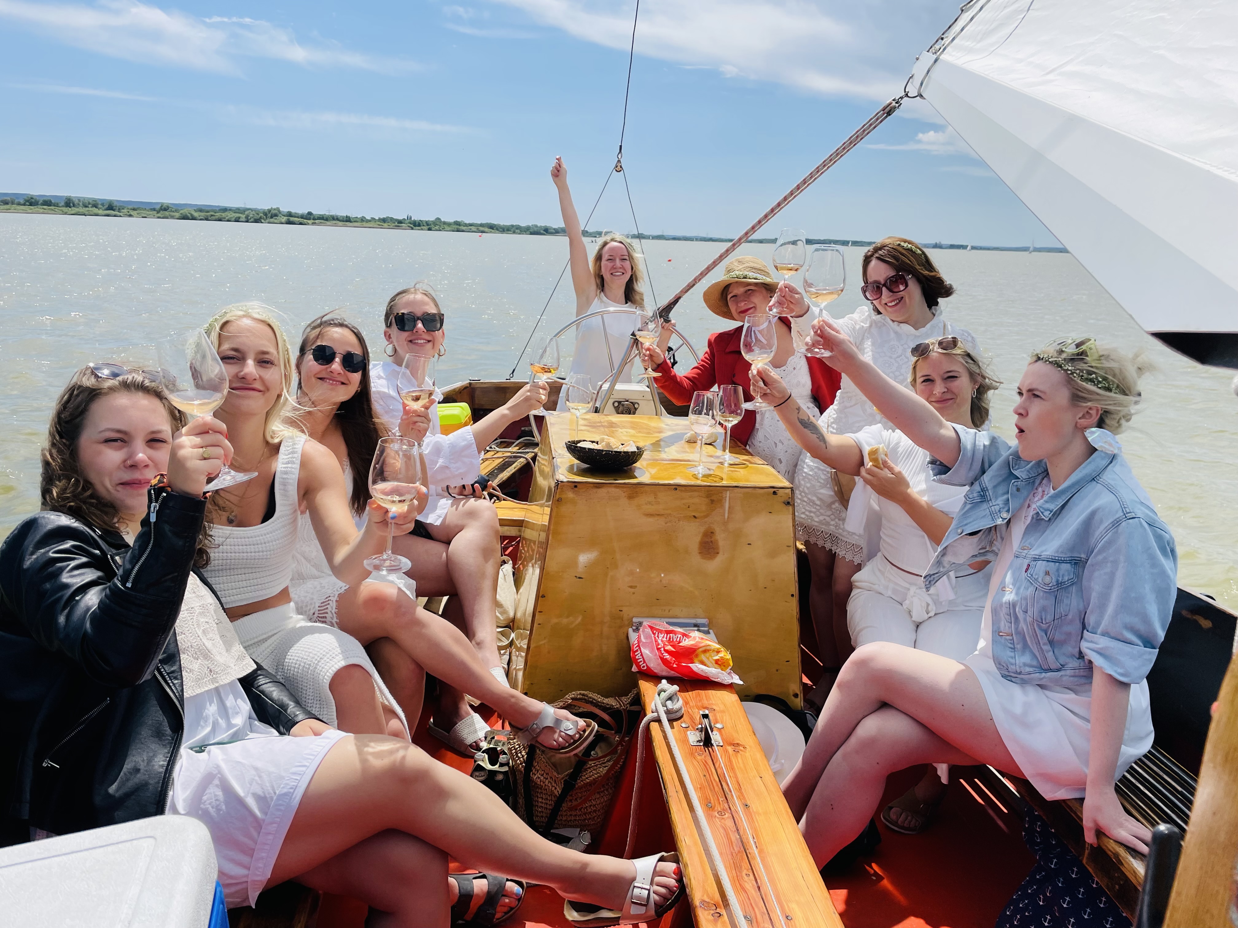 Wine on the Water  AUSGEBUCHT Weinprobe AUF dem Dümmer Sa.04.07.2026 18:30 Uhr